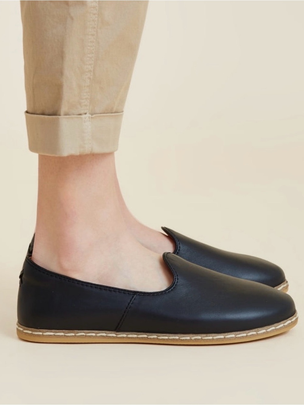 CHARIX BLACK LEATHER SLIP-ON FLATS WOMEN’S SIZE 9 CLASSIC COMFORT LOAFERS